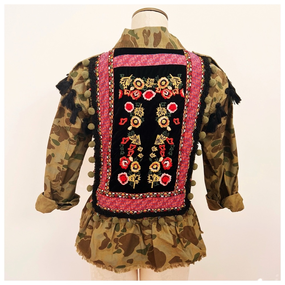 CoffeeShop Evereve Floral Embroidered Embellished Camo Peplum Jacket Size Small